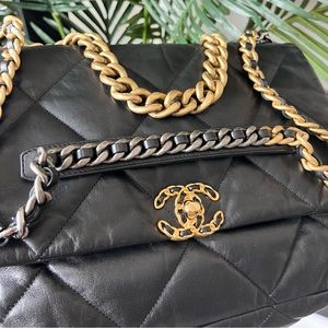 Authentic ** Chanel 2020 Large 19 Flap-This is a real Chanel. plz don't low ball